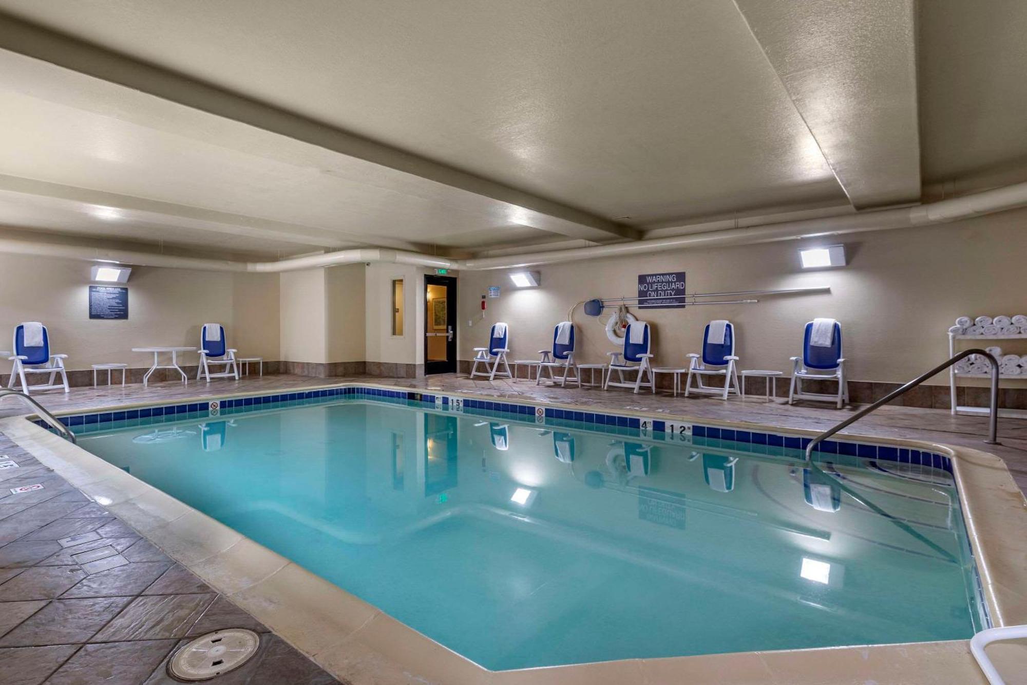 Comfort Suites Golden West On Evergreen Parkway Bagian luar foto